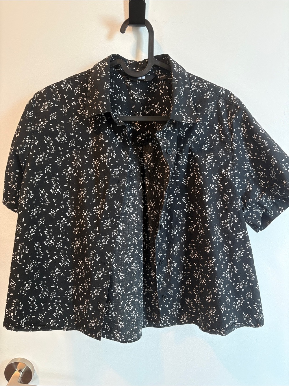 Uniqlo Black Short-Sleeve Button-Down and midi-skirt with White Floral Print